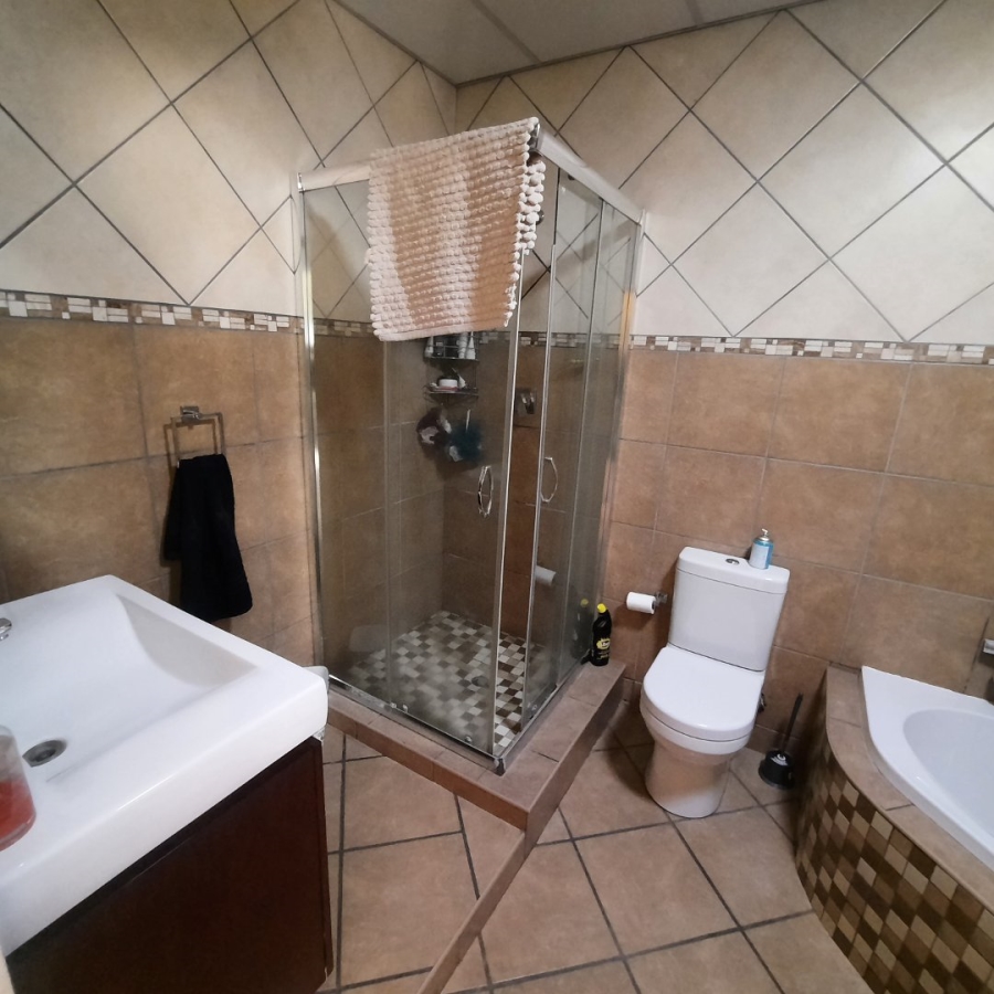 4 Bedroom Property for Sale in Park West Free State